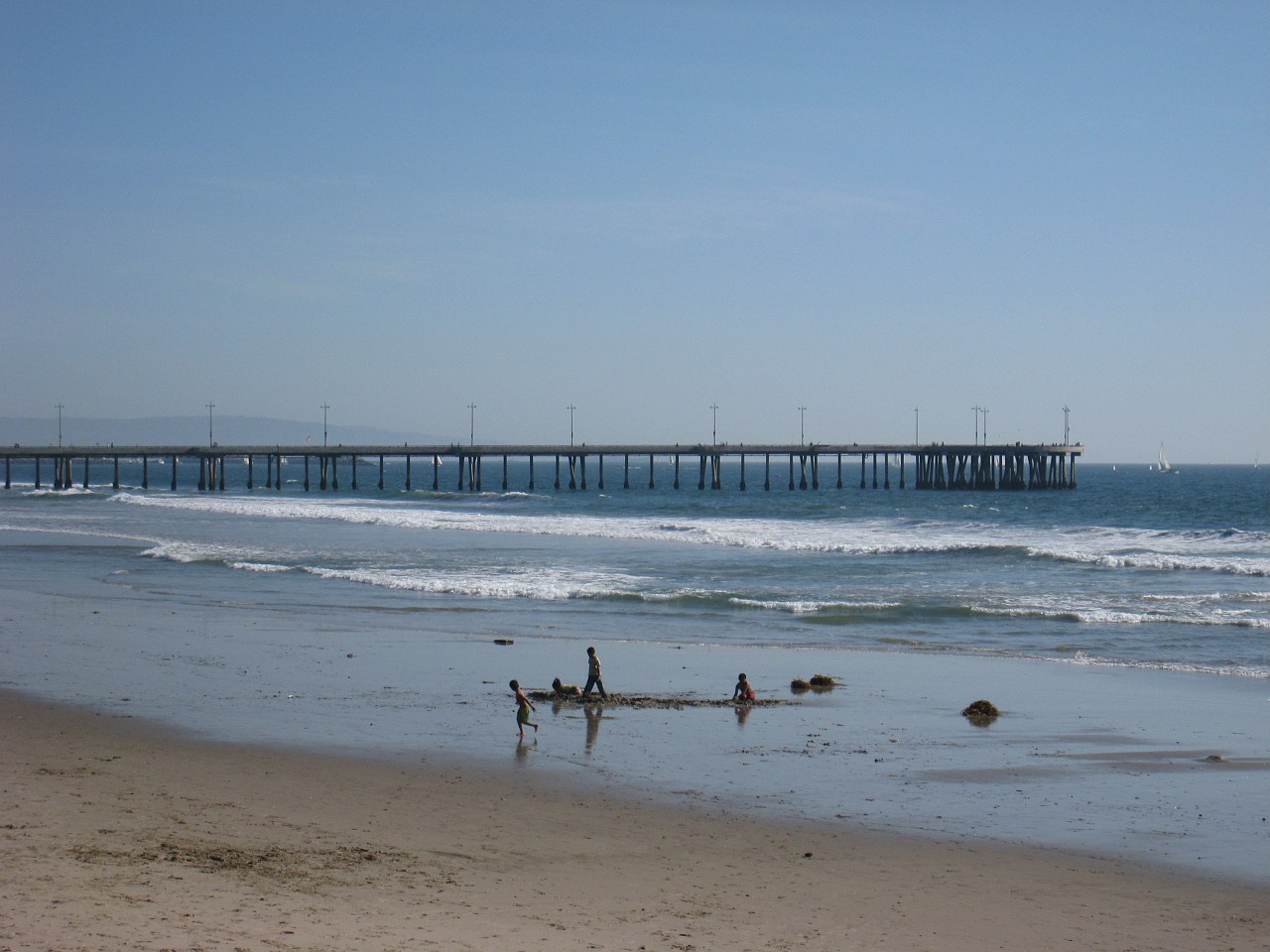 1401 California 2008-03 LA Scene.jpg - A visit to the Los Angeles California area in March of 2008. Activities ranged from Monets at the Getty, street hawkers at Venice Beach, movie look-alikes at Grauman's Chinese Theatre, to the Mission at San Juan Capistrano.